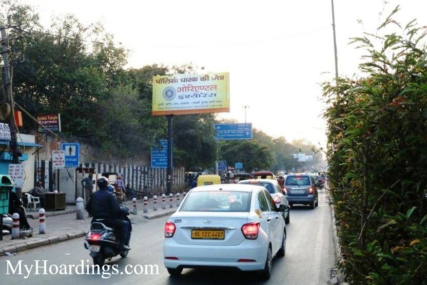 OOH Advertising Jamna Bazar traffic coming from Ring Road New Delhi, Hoardings Agency in New Delhi, Flex Banner